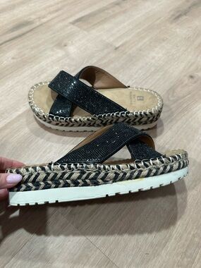 White Mountain Kimberley Black Cross-Strap Platform Sandals